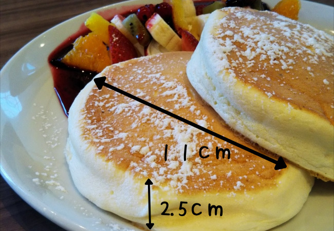 高倉町珈琲フレッシュフルーツのリコッタパンケーキの大きさ
